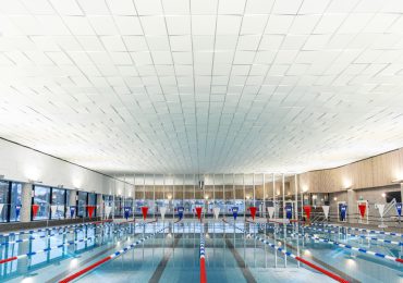 Uudet akustiikkaratkaisut parantavat uimahallin viihtyisyyttä